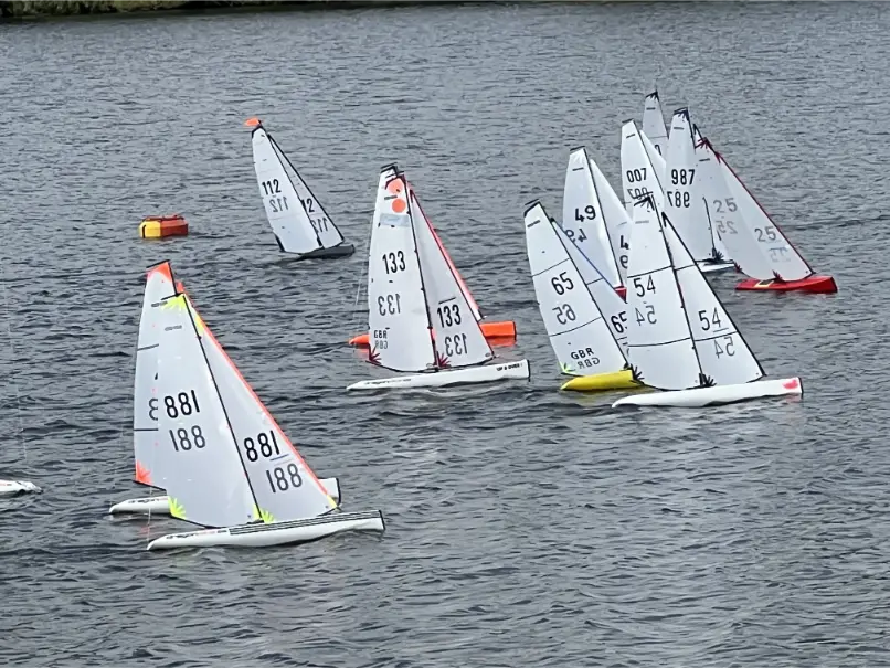 Chipstead SC Radio Sailing – DF95 Met & Southern Travellers Trophy Race 6 Open Meeting – Report